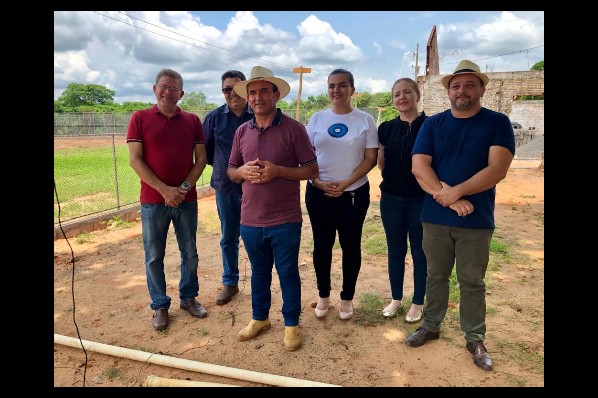 Vereadores acompanham prefeito Antonio Coelho em visita aos canteiros de obras do Estadio de Fu...